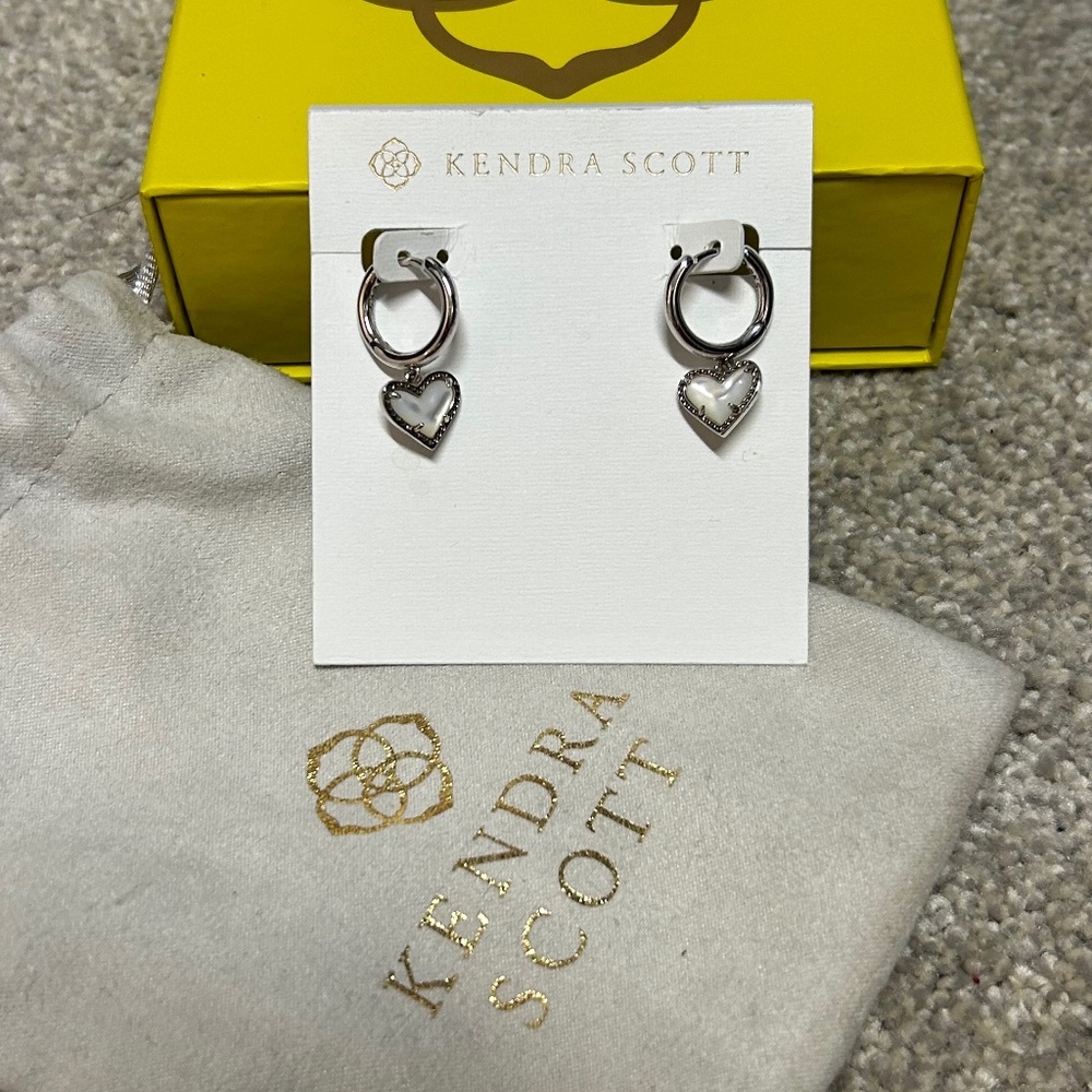 Kendra Scott Ari Heart Silver Earrings- NWOT